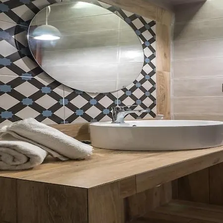 In With A Shared Swimming Pool Apartamento